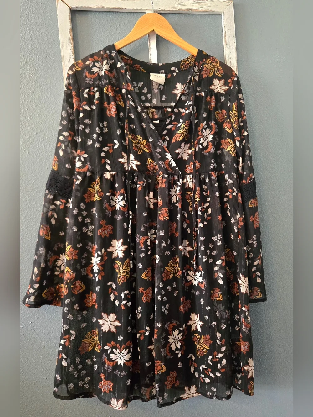 ✨️🌿Knox Rose Black Floral Boho Mini Dress with Gold Metallic Threading - Medium